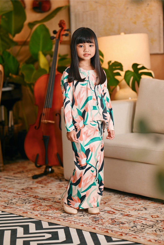 The Glow Broderie Kebaya Set - Lily