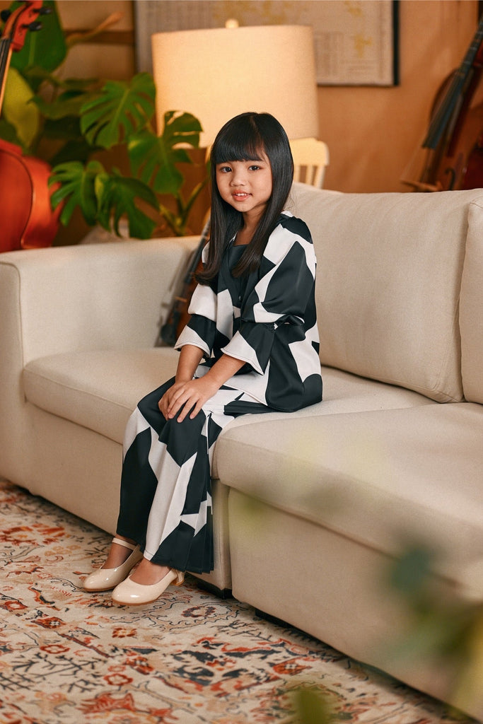 The Glow Chic Kebaya Set - Black Geo