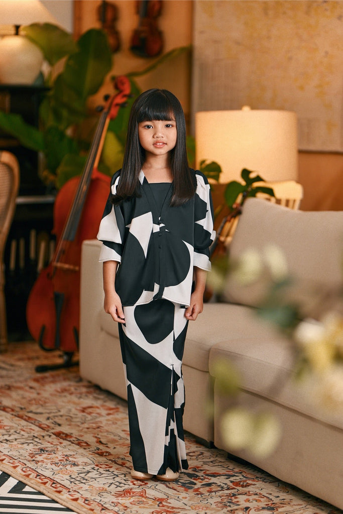 The Glow Chic Kebaya Set - Black Geo