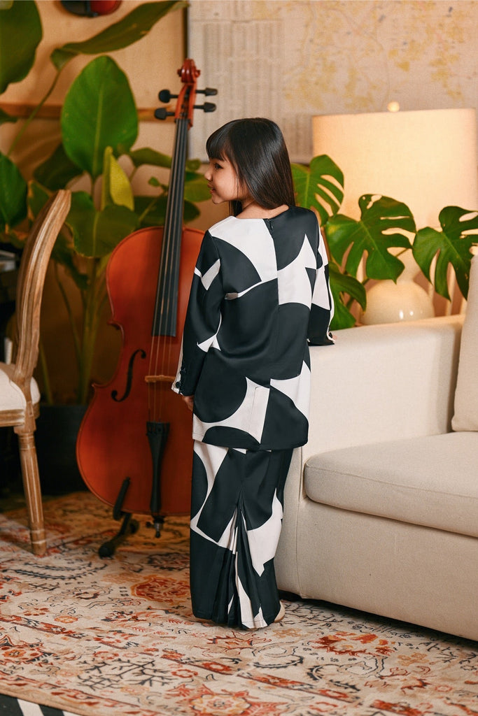 The Glow Chic Kurung Set - Black Geo