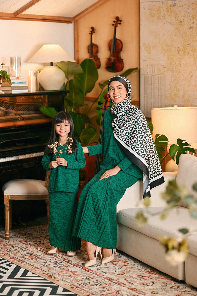 The Glow Women Grace Kurung Set - Emerald Jacquard