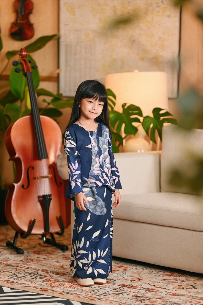 The Glow Broderie Kebaya Set - Shine