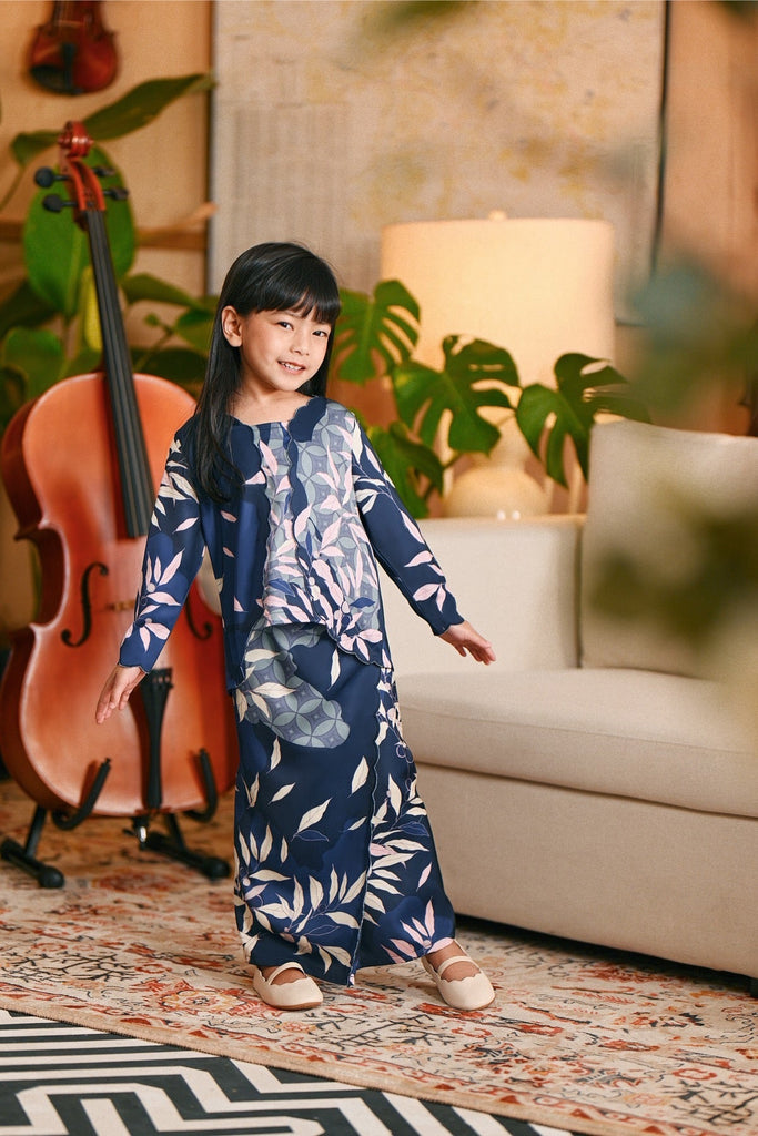 The Glow Broderie Kebaya Set - Shine