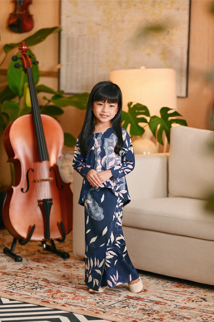The Glow Broderie Kebaya Set - Shine