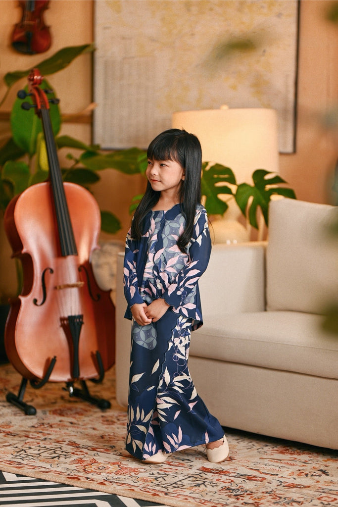 The Glow Broderie Kebaya Set - Shine