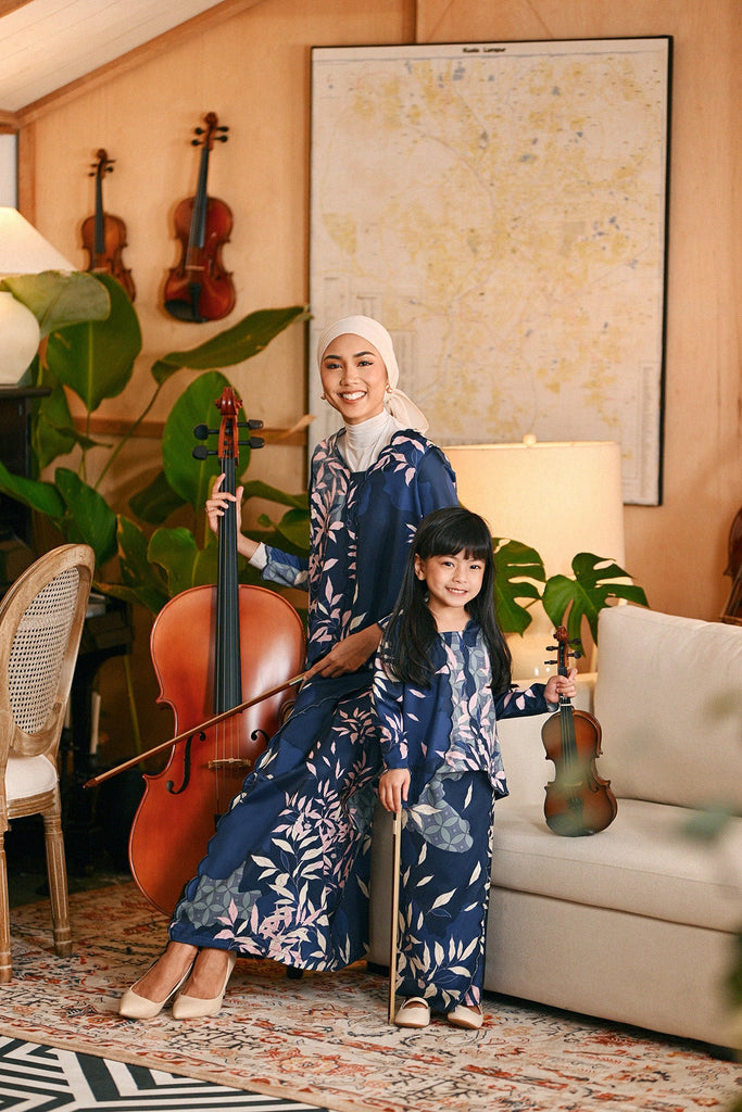 The Glow Broderie Kebaya Set - Shine