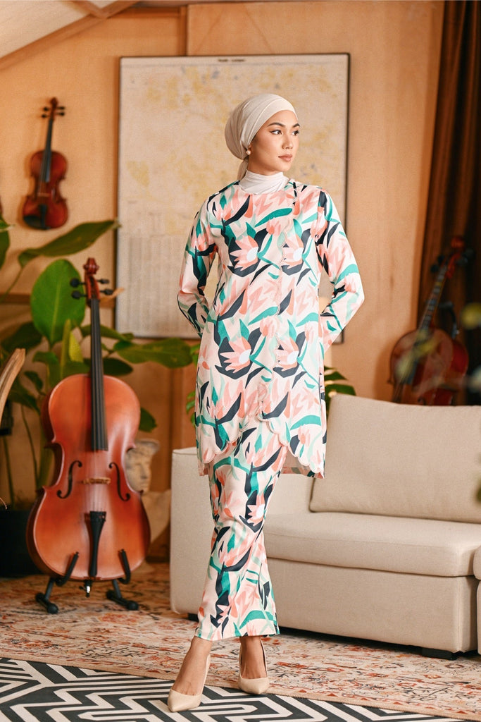 The Glow Women Broderie Kurung Set - Lily