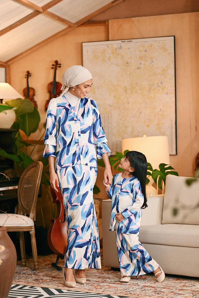 The Glow Women Chic Kebaya Set - Dreamers