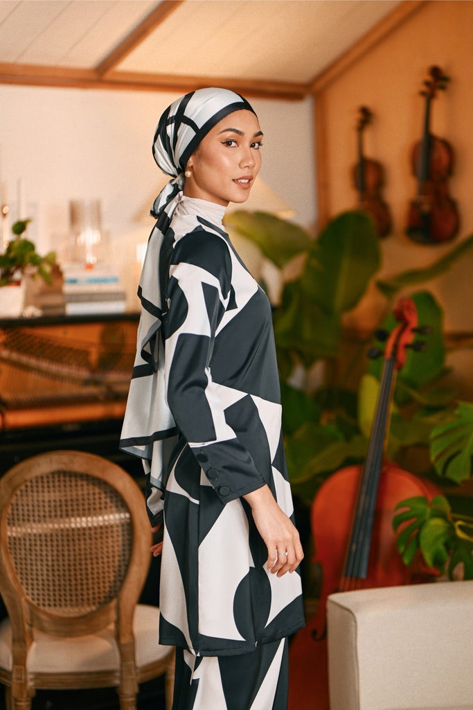 The Glow Women Chic Kurung Set - Black Geo