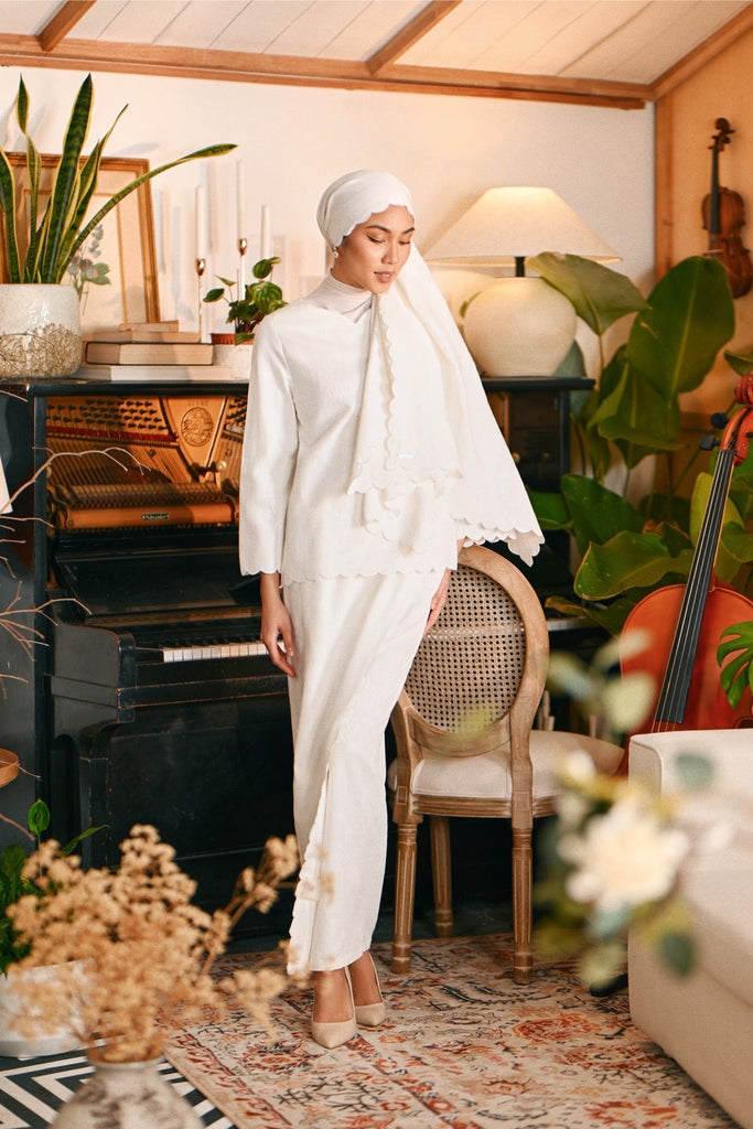 The Glow Women Demure Kurung Set - White Jacquard