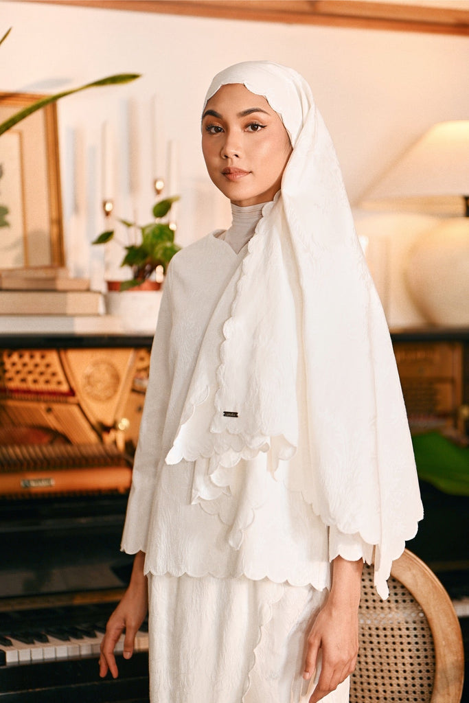 The Glow Women Broderie Shawl - White Jacquard
