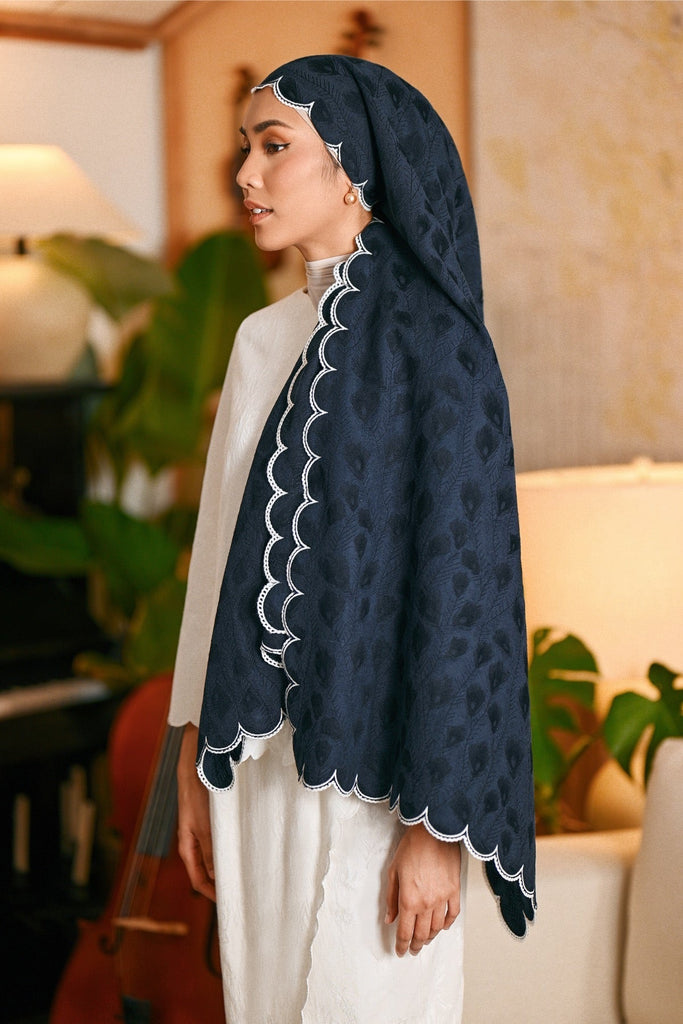 The Glow Women Broderie Shawl - Navy Jacquard