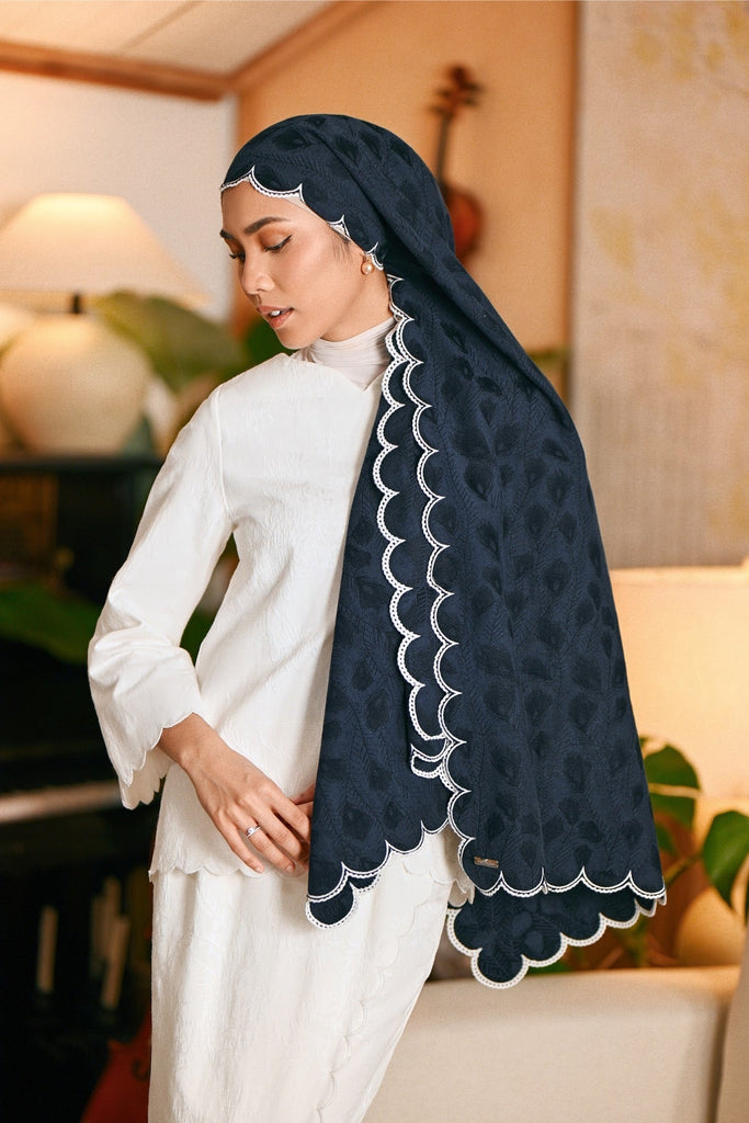 The Glow Women Broderie Shawl - Navy Jacquard