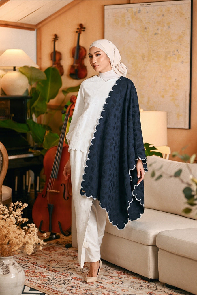 The Glow Women Broderie Shawl - Navy Jacquard