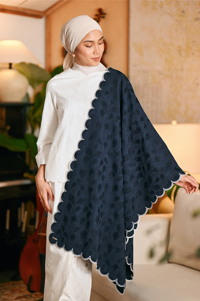 The Glow Women Broderie Shawl - Navy Jacquard