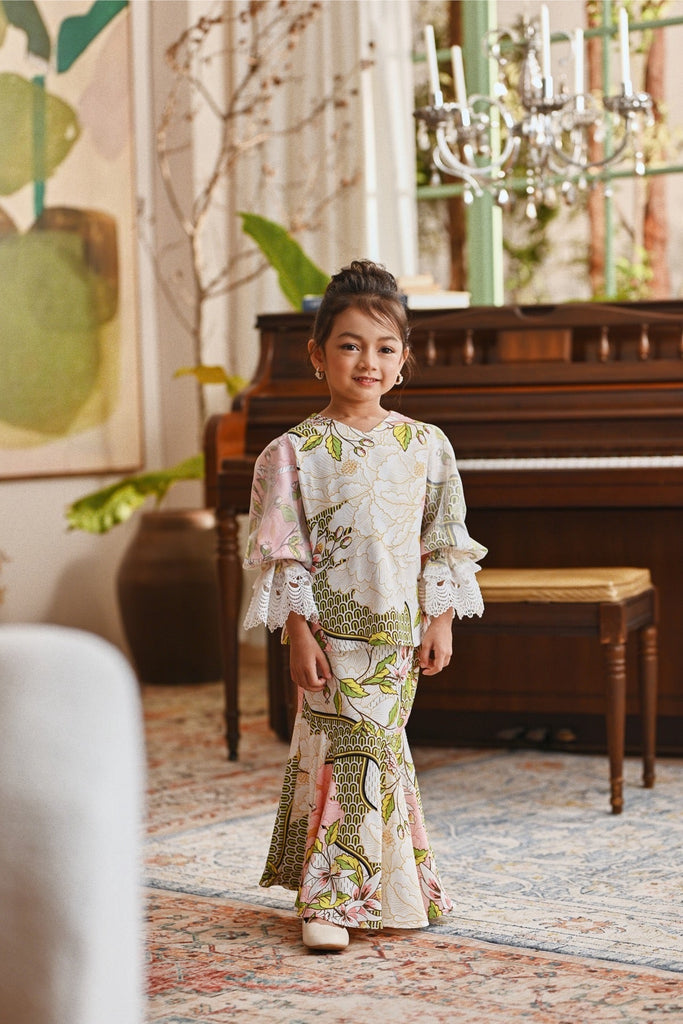 The Glow Victoria Kurung Set - Blooms