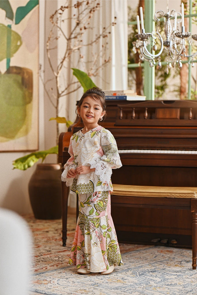 The Glow Victoria Kurung Set - Blooms