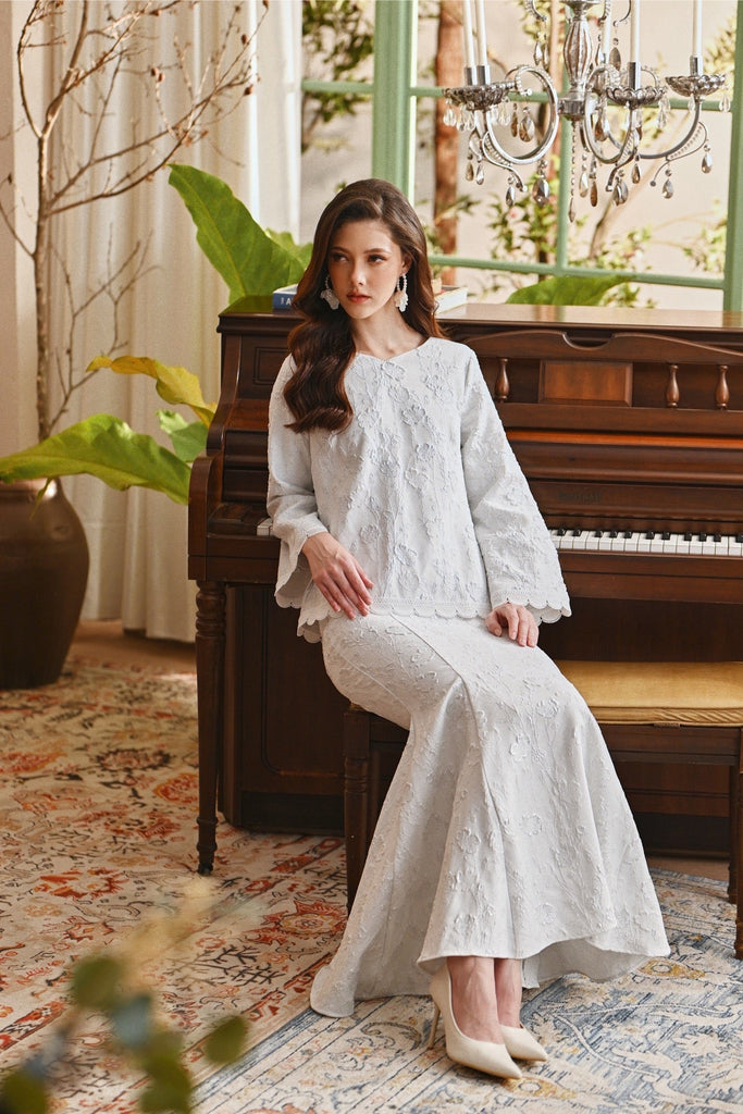 The Glow Women Glitz Kurung Set - White Jacquard