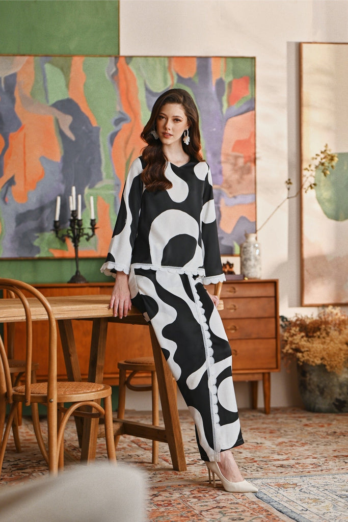 The Glow Women Delight Kurung Set - Black Sea
