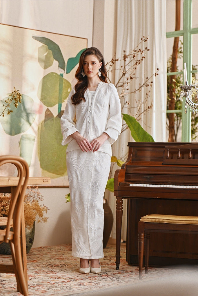 The Glow Women Memoir Kebaya Set - Off White Jacquard