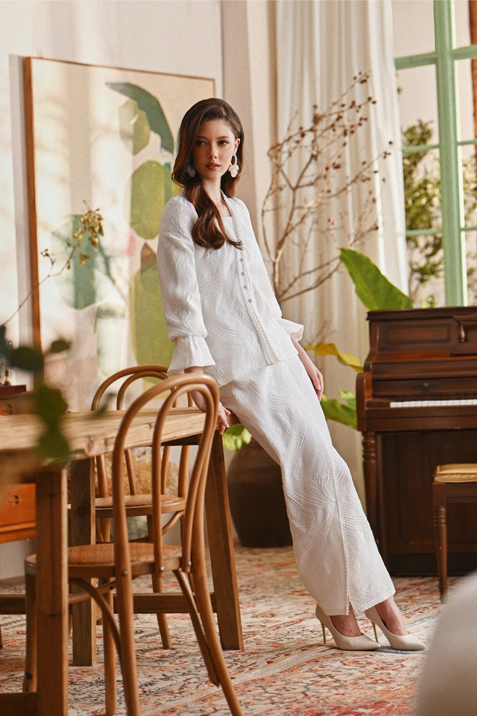 The Glow Women Memoir Kebaya Set - Off White Jacquard
