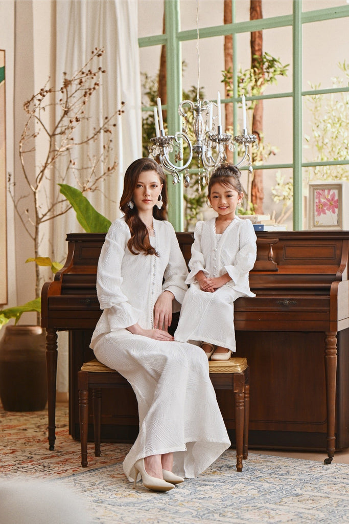 The Glow Women Memoir Kebaya Set - Off White Jacquard
