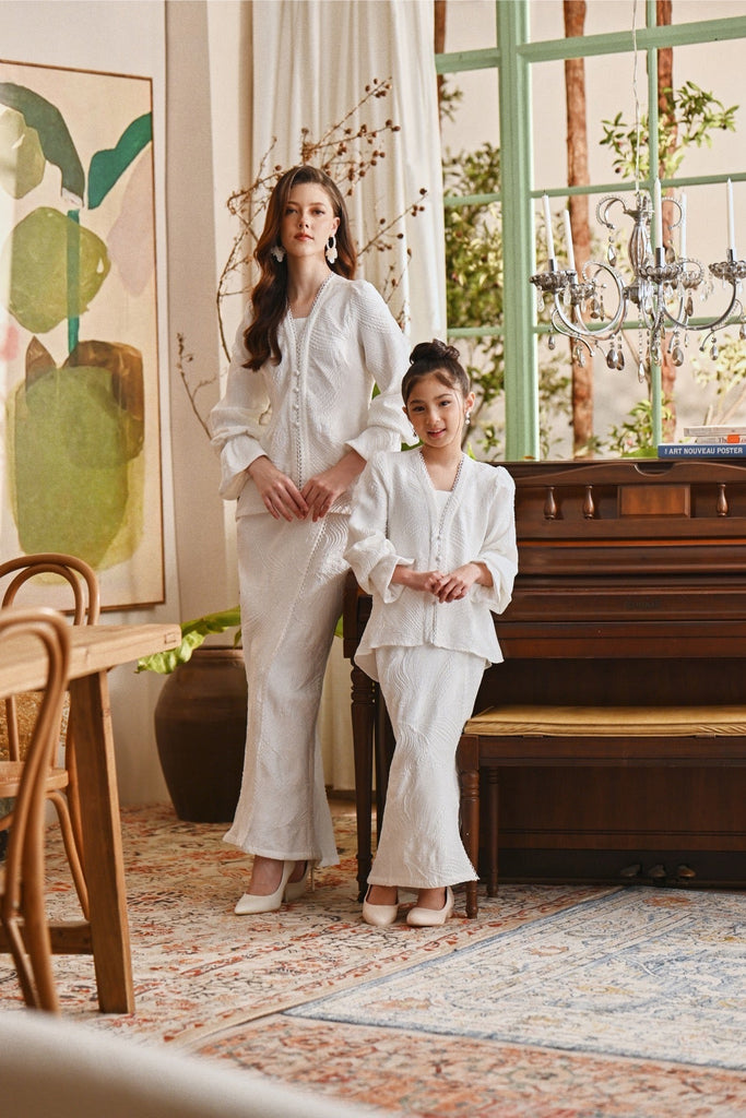 The Glow Women Memoir Kebaya Set - Off White Jacquard