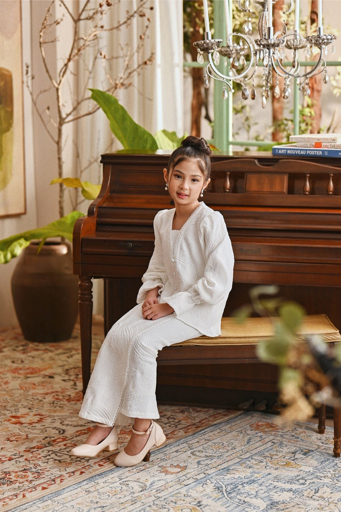The Glow Memoir Kebaya Set - Off White Jacquard