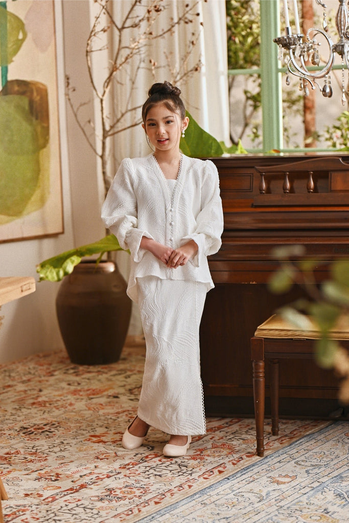 The Glow Memoir Kebaya Set - Off White Jacquard