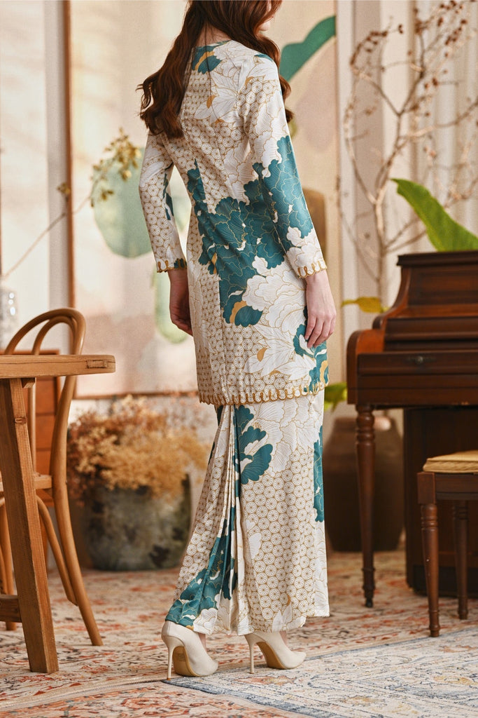 The Glow Women Dazzle Kurung Set - Prosper