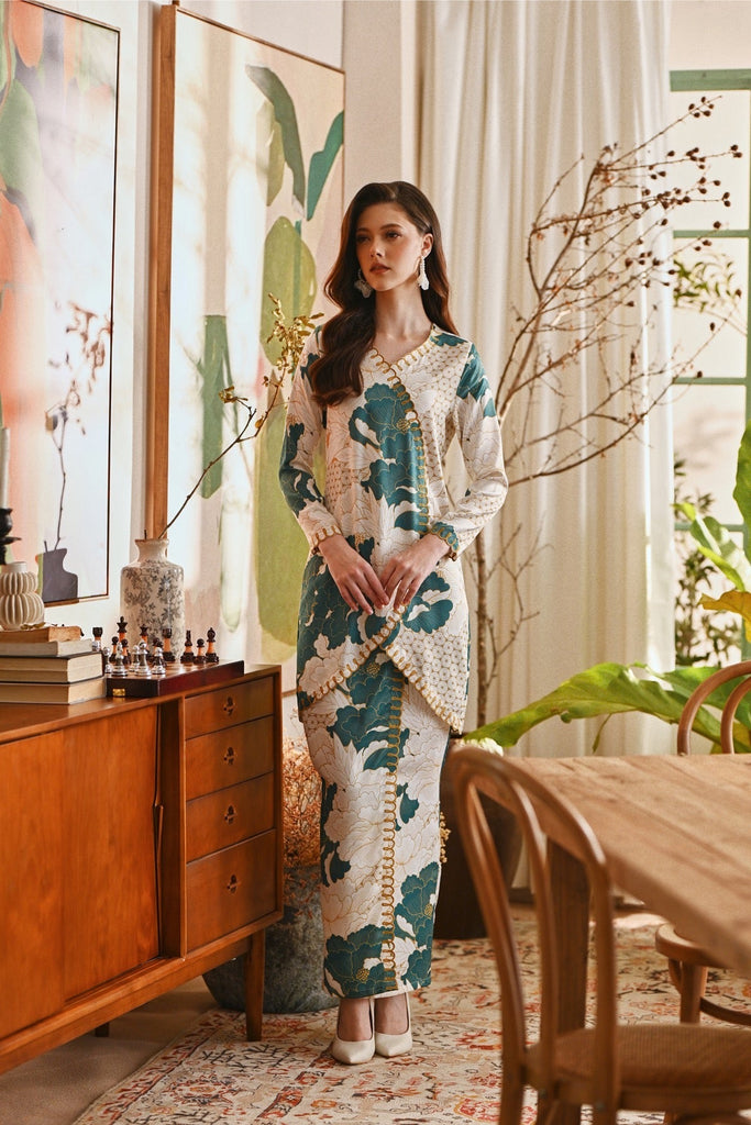 The Glow Women Dazzle Kurung Set - Prosper