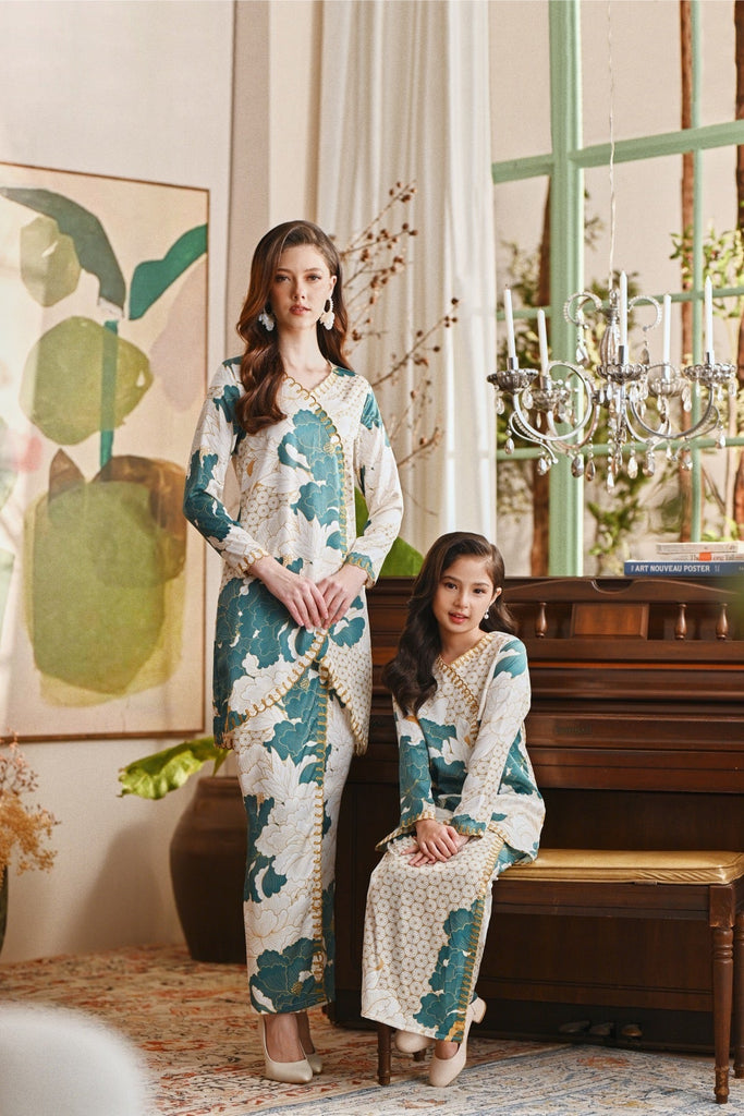 The Glow Women Dazzle Kurung Set - Prosper