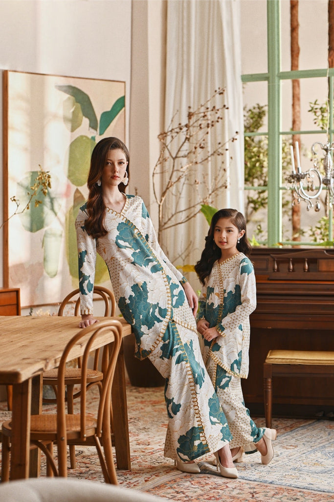 The Glow Dazzle Kurung Set - Prosper
