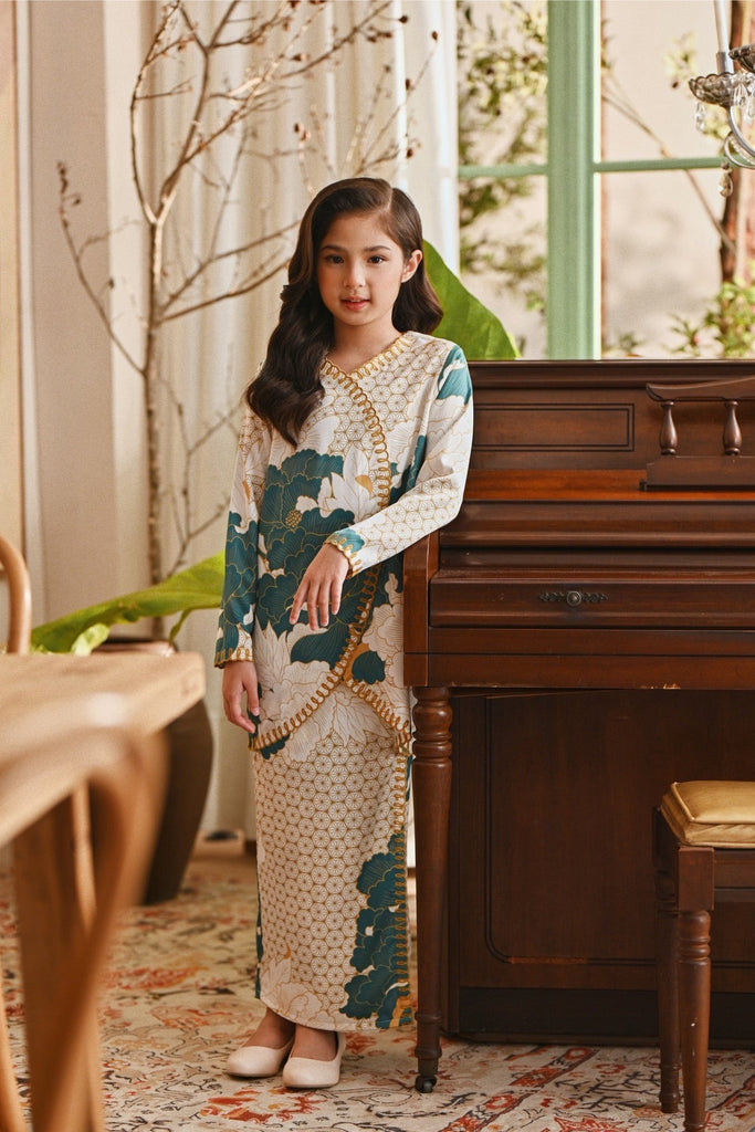 The Glow Dazzle Kurung Set - Prosper
