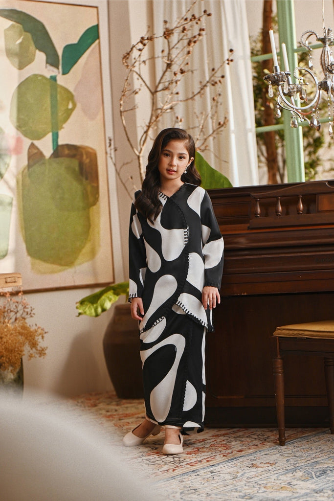 The Glow Dazzle Kurung Set - Black Sea