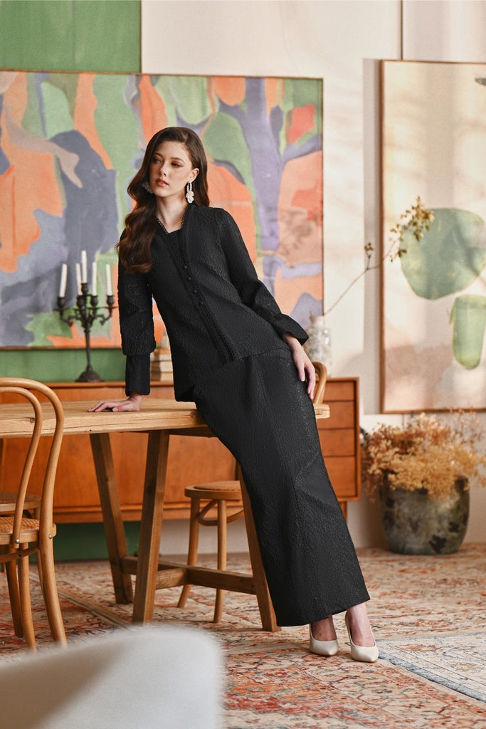 The Glow Women Memoir Kebaya Set - Black Jacquard