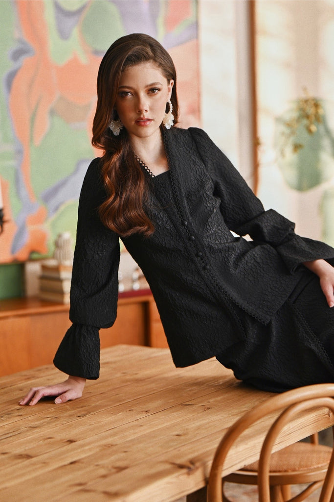 The Glow Women Memoir Kebaya Set - Black Jacquard