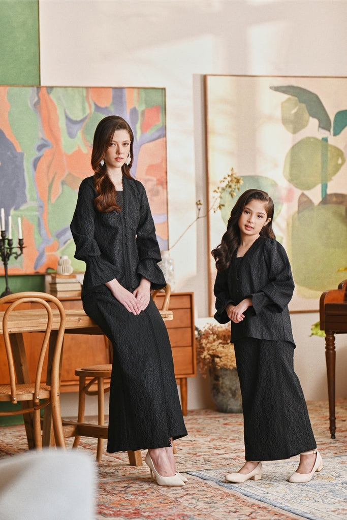 The Glow Memoir Kebaya Set - Black Jacquard