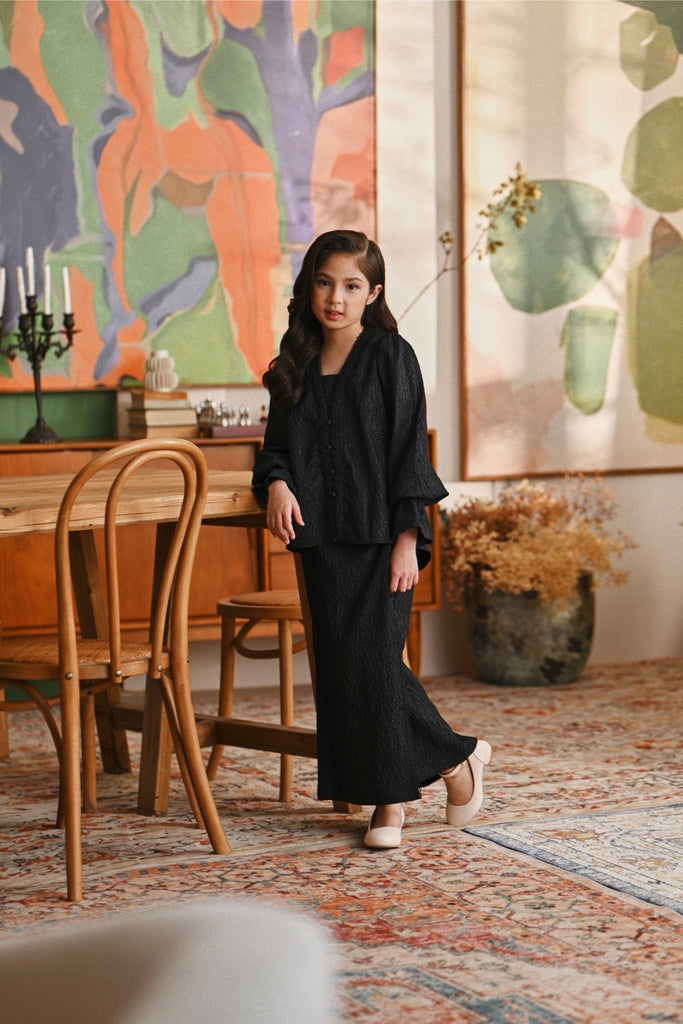 The Glow Memoir Kebaya Set - Black Jacquard