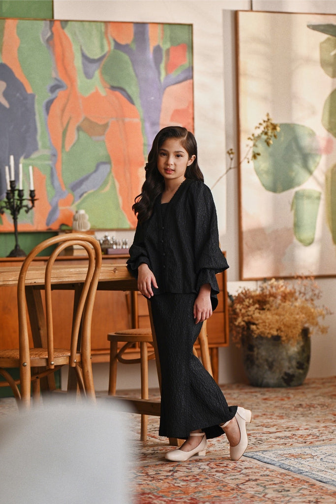 The Glow Memoir Kebaya Set - Black Jacquard
