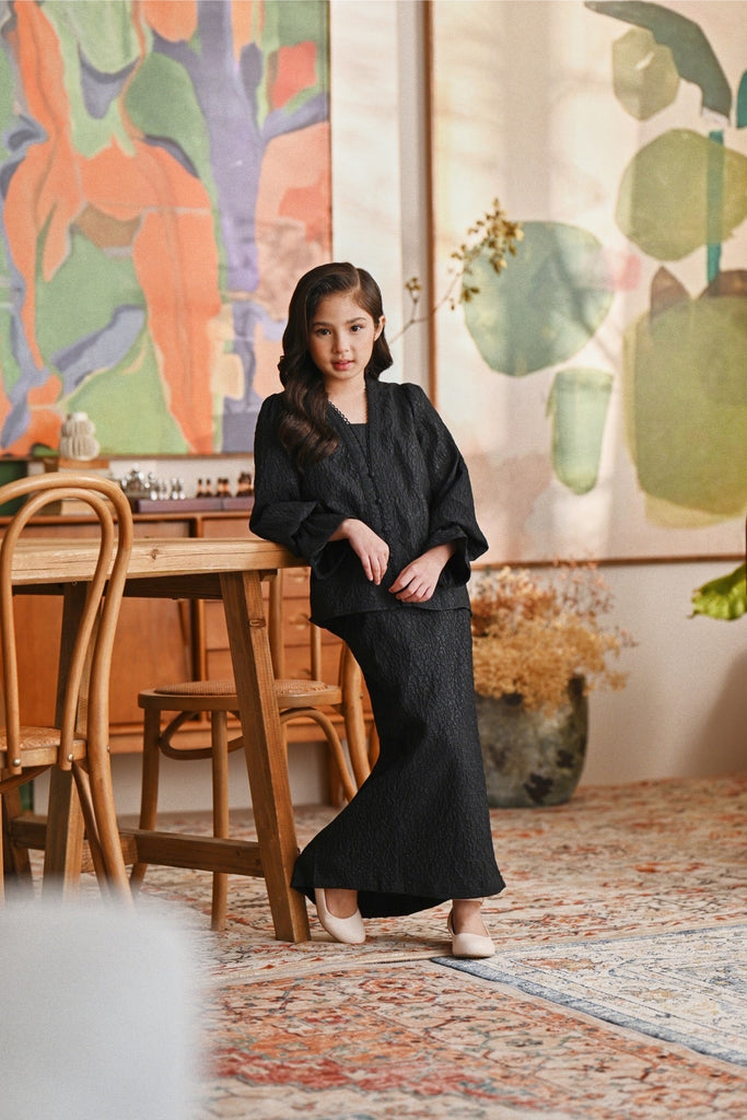 The Glow Memoir Kebaya Set - Black Jacquard