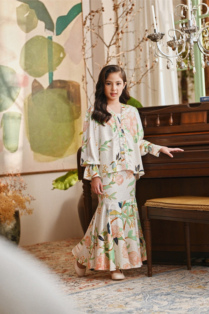 The Glow Allure Kebaya Set - Tenang