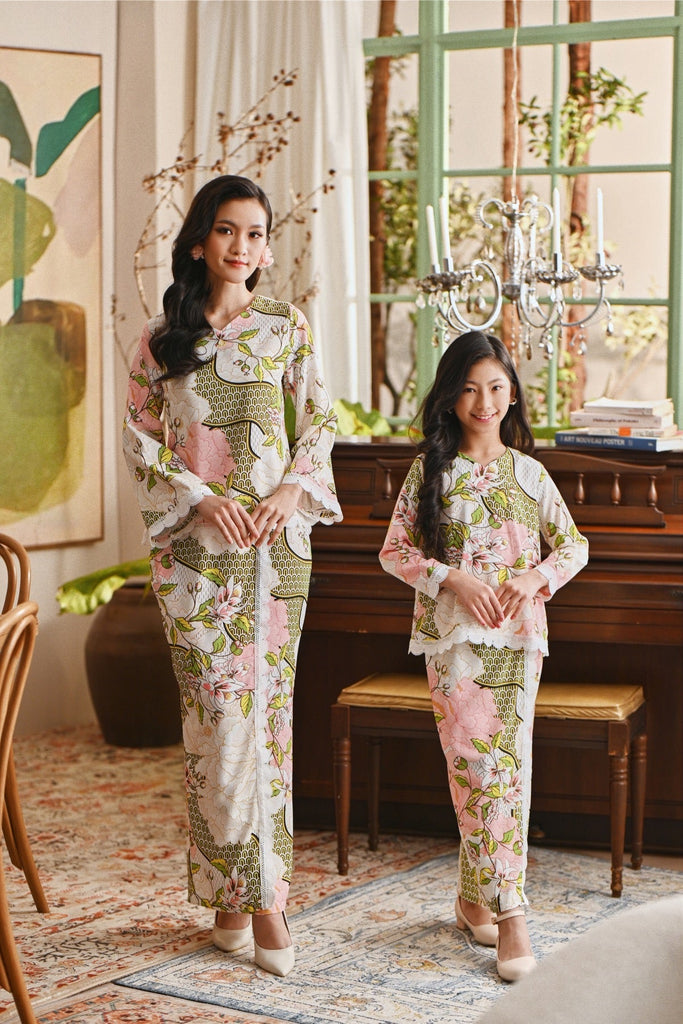 The Glow Delight Kurung Set - Blooms
