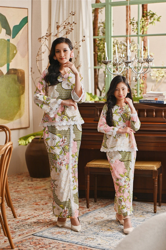 The Glow Women Delight Kurung Set - Blooms