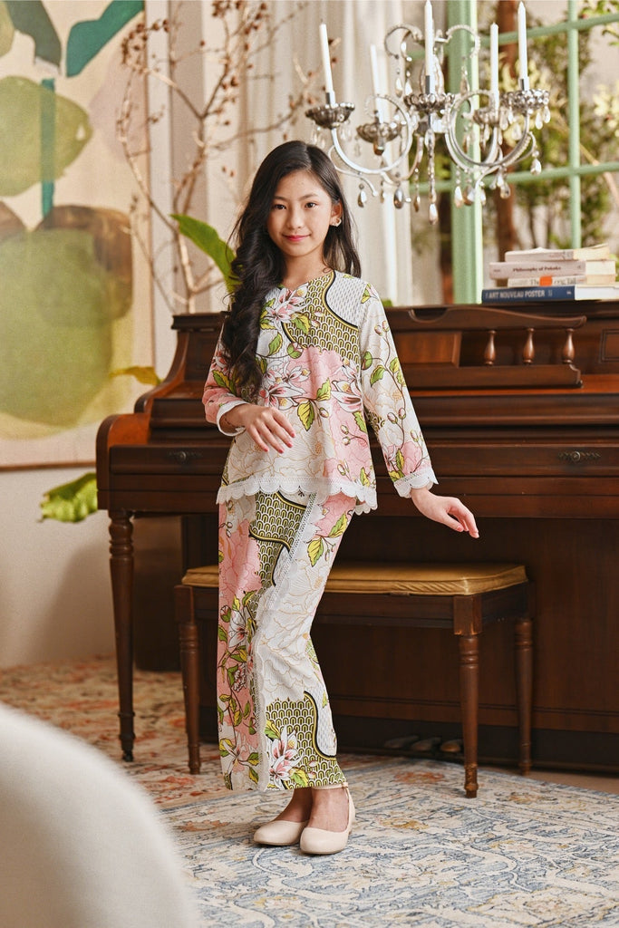 The Glow Delight Kurung Set - Blooms