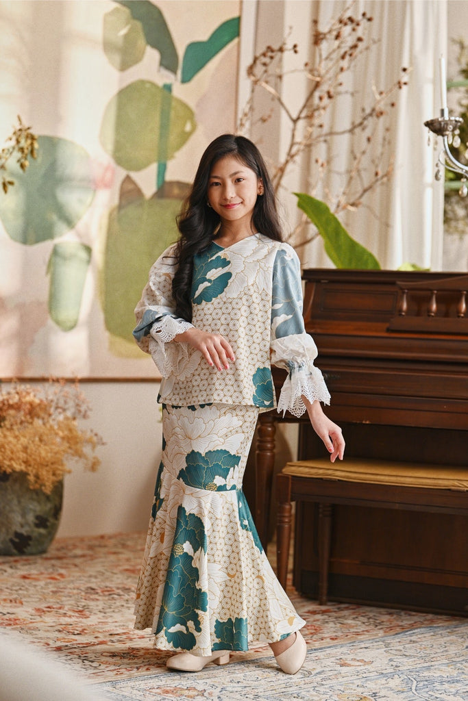 The Glow Victoria Kurung Set - Prosper