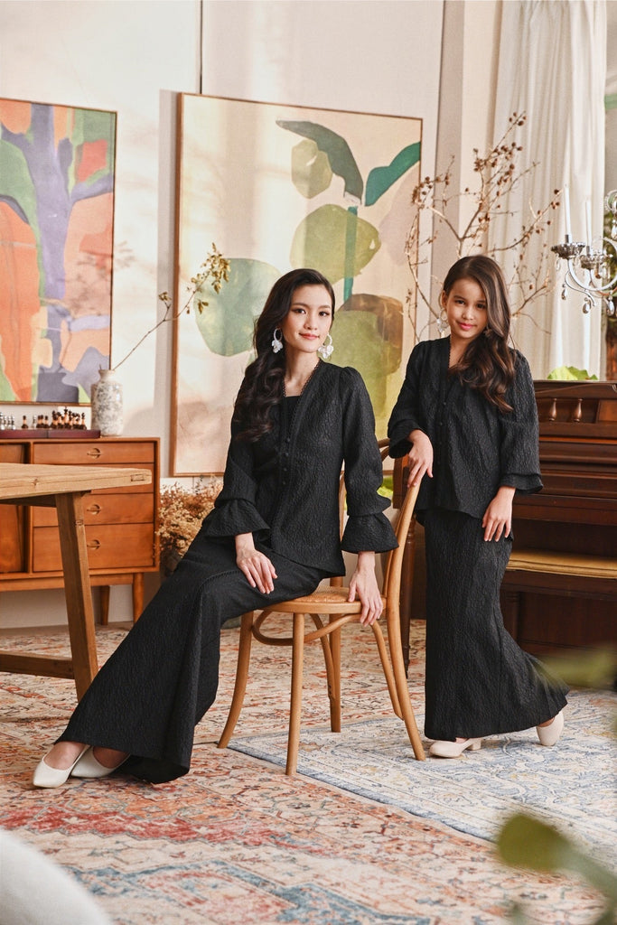The Glow Memoir Kebaya Set - Black Jacquard