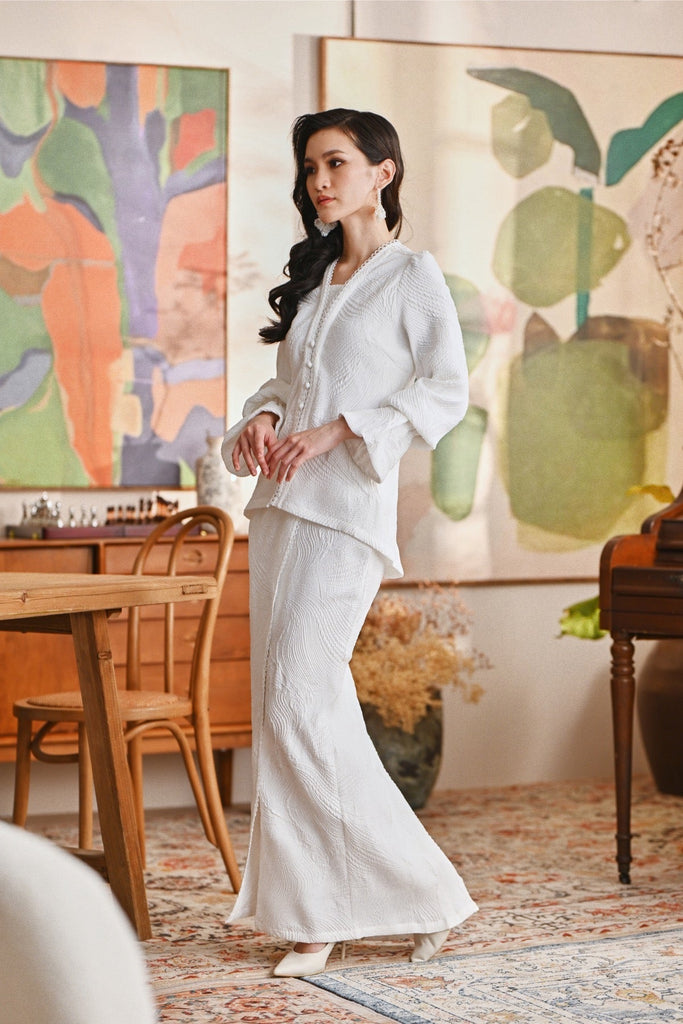 The Glow Women Memoir Kebaya Set - Off White Jacquard