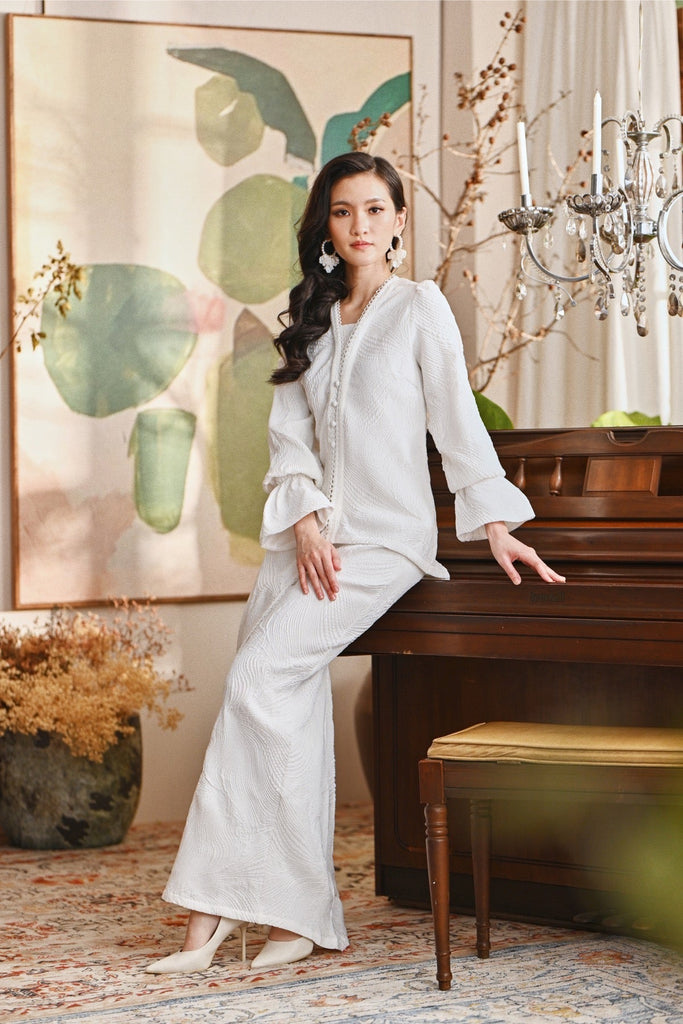 The Glow Women Memoir Kebaya Set - Off White Jacquard