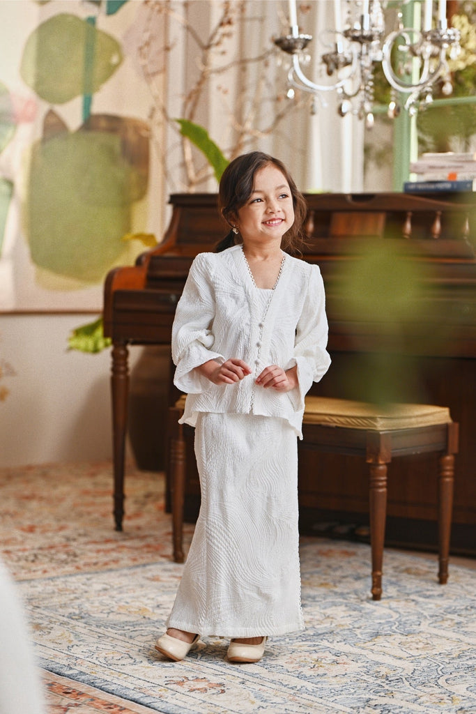 The Glow Memoir Kebaya Set - Off White Jacquard